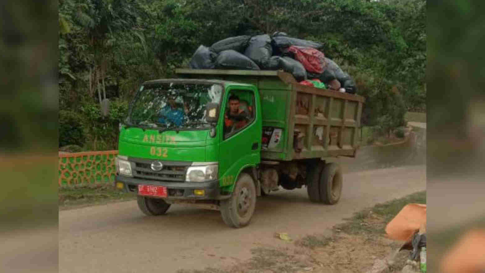 Armada pengangkut sampah di Kota Kendari. Foto: Ist.