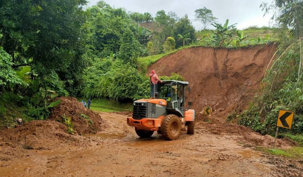 Jalur darat Majene-Mamuju kembali pulih. Foto: Ist.