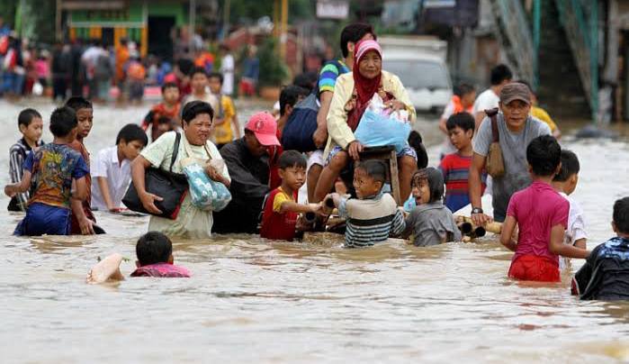 Ilustrasi warga terdampak banjir. Foto: Repro Wowkeren.com