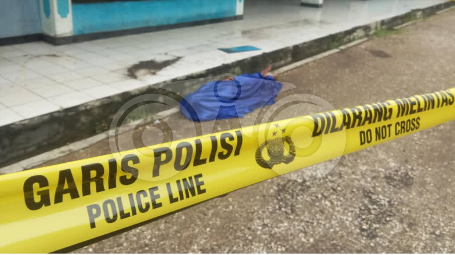 Kondisi mayat di halaman Pos LLAJ Kota Baubau. Foto: Ridwan/Telisik