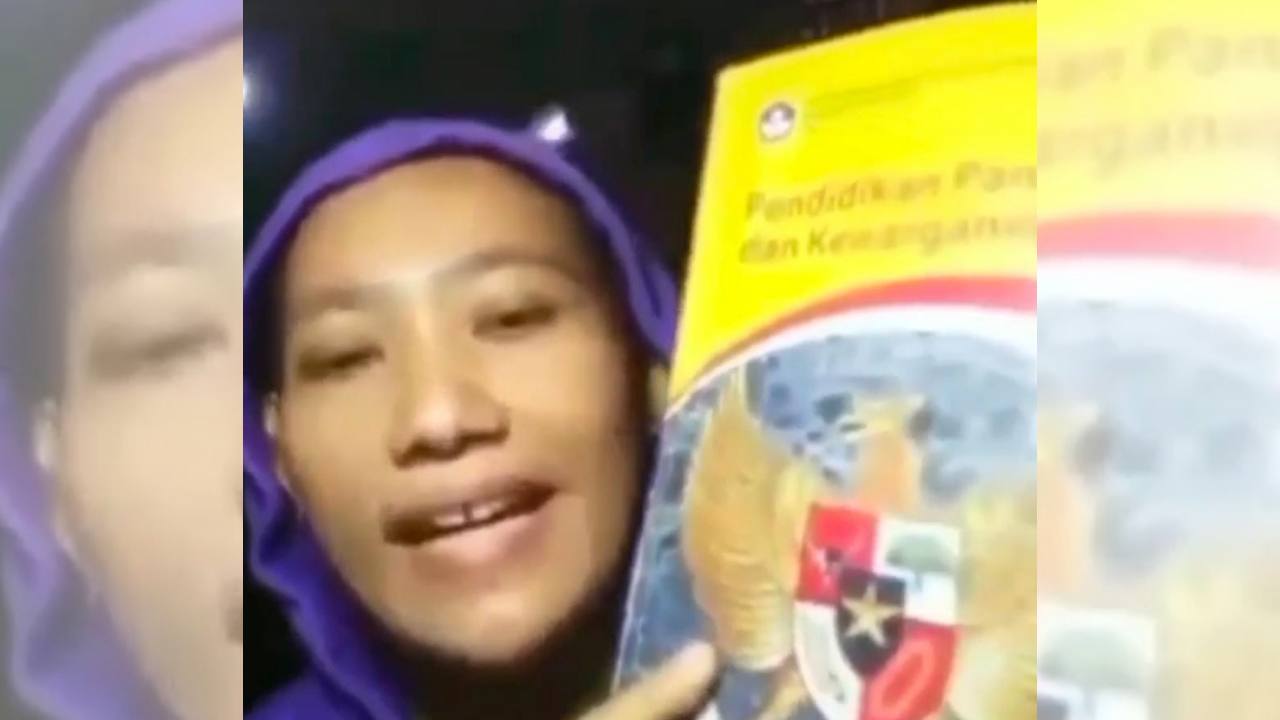 Wanita hina Pancasila Sebut sampah dan pantas di injak-injak. Foto: Instagram @viralterkini99