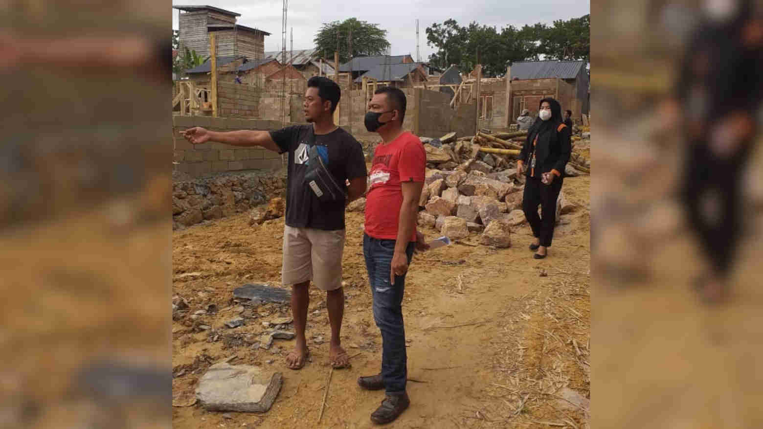 Tim DLHK Kendari saat melakukan pengawas izin lingkungan. Foto: Ist.