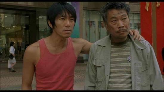 Richard Ng Man Tat (kiri) saat berperan dalam film Saholin Soccer. Foto: Repro goody Feed
