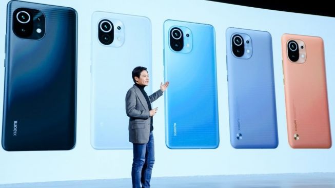 CEO Xiaomi Lei Jun memperkenalkan Mi 11 di Beijing. Foto: Dok Xiaomi