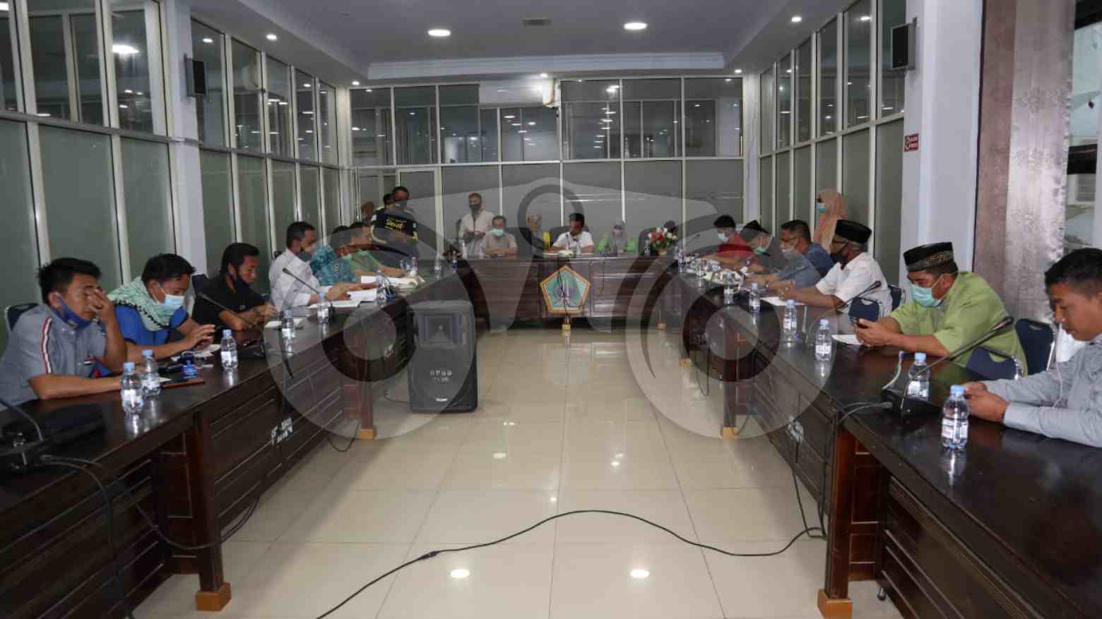 Rapat Dengar Pendapat (RDP) DPRD bersama Dikbud Kolut, Polres, DAP dan Tamalaki Patowonua terkait penjarahan benda cagar budaya di Kolaka Utara. Foto: Muh. Risal/Telisik