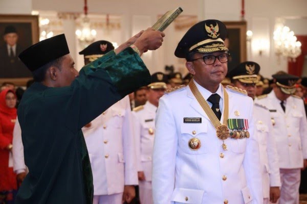 Gubernur Sulawesi Selatan (Sulsel), Nurdin Abdullah saat disumpah jabatan. Foto: Repro idntimes.com