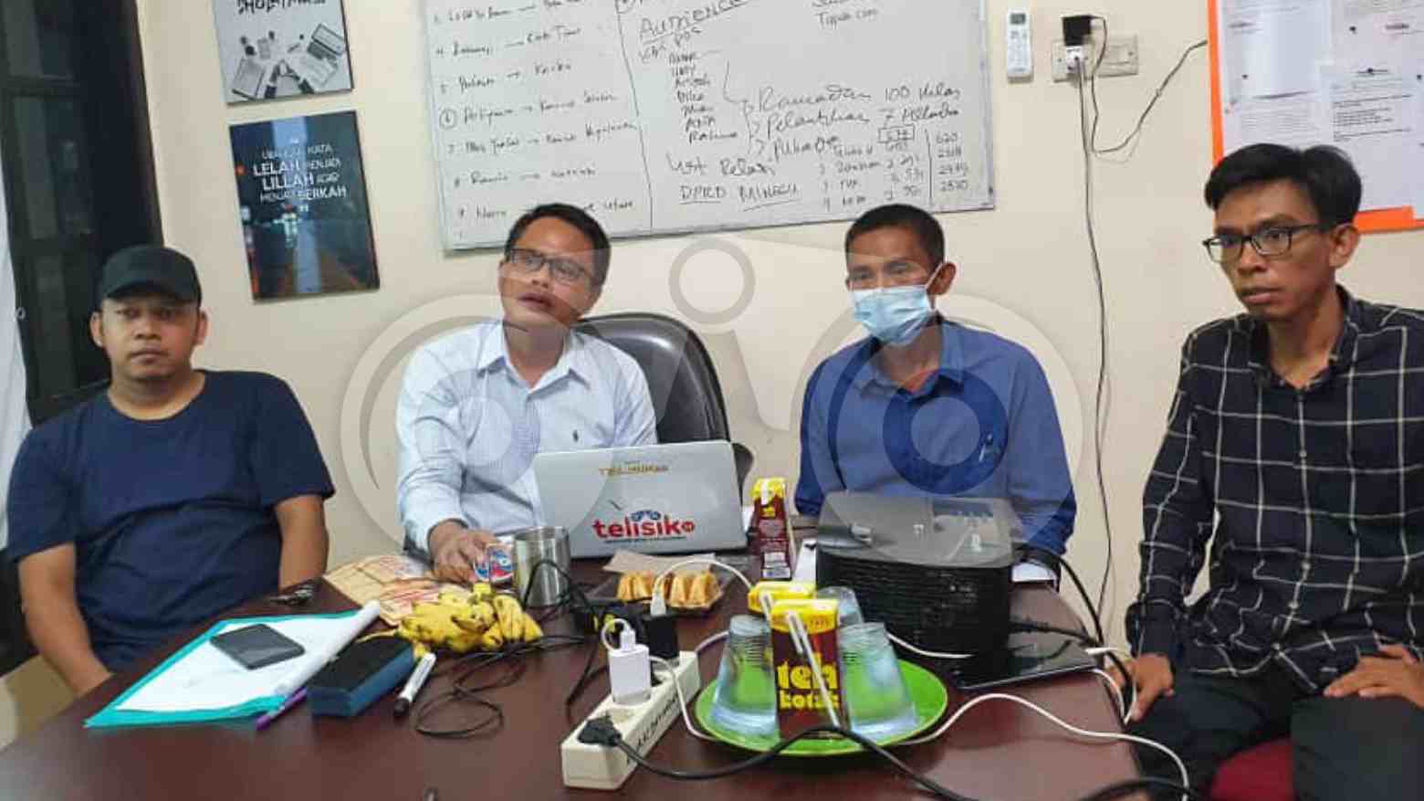 Kunjugan Ketua PWI Sultra, Sarjono dan Ketua SMSI, Gugus Suryaman di Kantor Telisik.id. Foto: Telisik