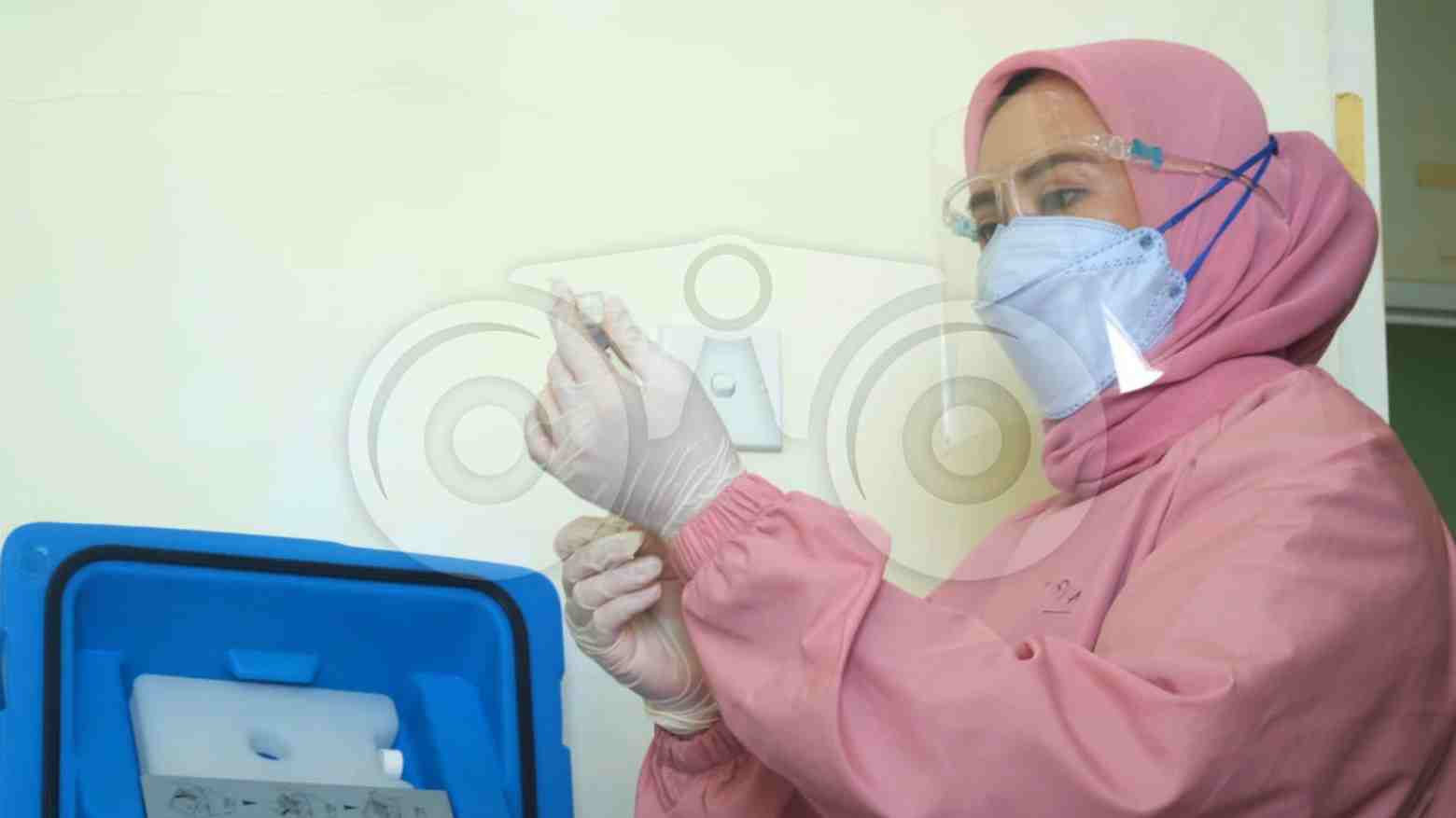 Proses vaksinasi COVID-19 akan mulai menyasar masyarakat umum pada pertengahan Februari ini. Foto: Sumarlin/Telisik