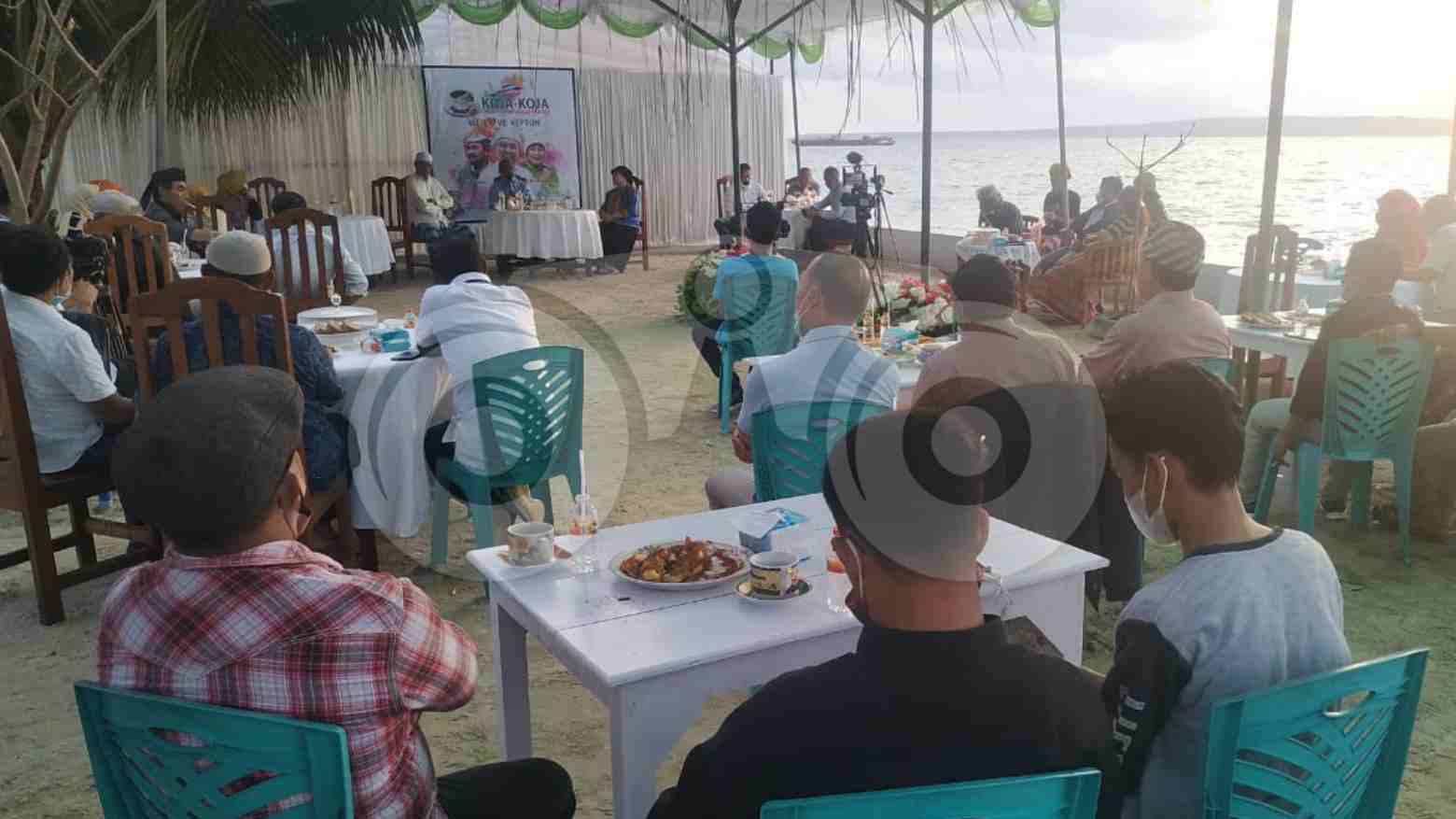 Suasana saat diskusi "Koja-koja Kahawa Rongi" yang melibatkan sejumlah mantan pejabat Kabupaten Buton dan Kota Baubau di Sunsert Resort, Sabtu (06/02/2020). Foto: Deni Djohan/Telisik