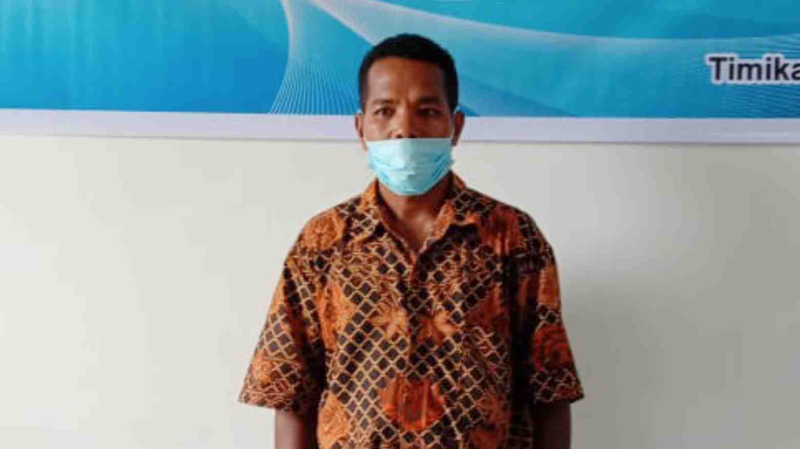 Pelapor yang juga pemerhati pendidikan Mimika, Papua, Zeth Sonny Awom. Foto: Ist.