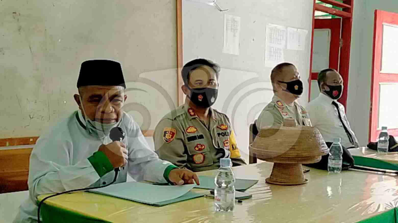 Ketua PCNU Muna, La Patah Abdu bersama Kapolres Muna, AKBP Debby Asri Nugroho. Foto: Sunaryo/Telisik