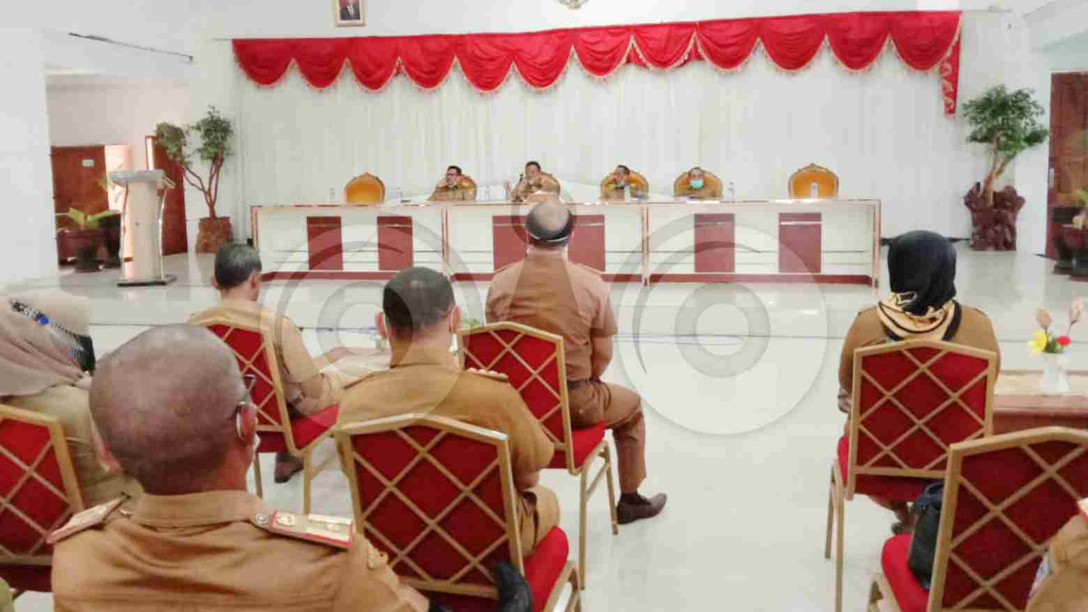 Bupati Muna, LM Rusman Emba mengumpulkan birokrasi. Foto: Sunaryo/Telisik