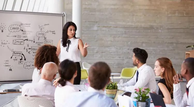 Menurut studi yang dilakukan BI Norwegian Business School, wanita memiliki kemampuan baik dalam menjadi pemimpin. Foto: Repro Google.com