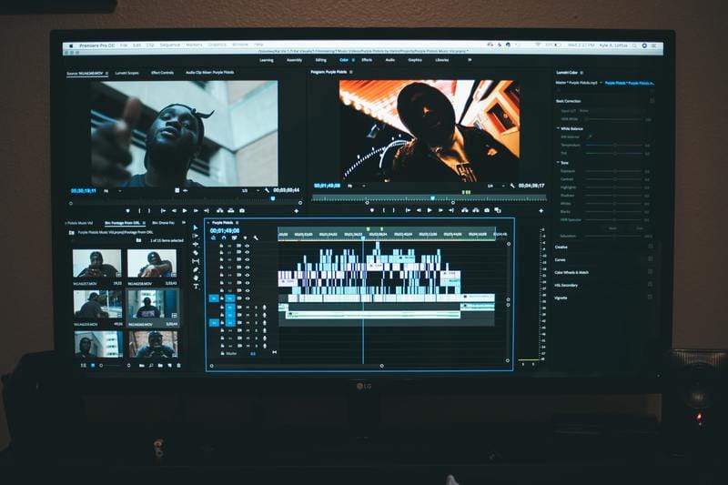 Bila kamu adalah seorang pemula di bidang videografi, tentunya kamu perlu menguasai beragam tips mengenai cara mengedit video yang benar. Foto: Repro Reddoorz.com