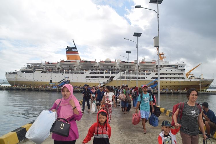 Kapal Pelni saat singgah di Pelabuhan Murhum Baubau. Foto: Repro Kompas.com