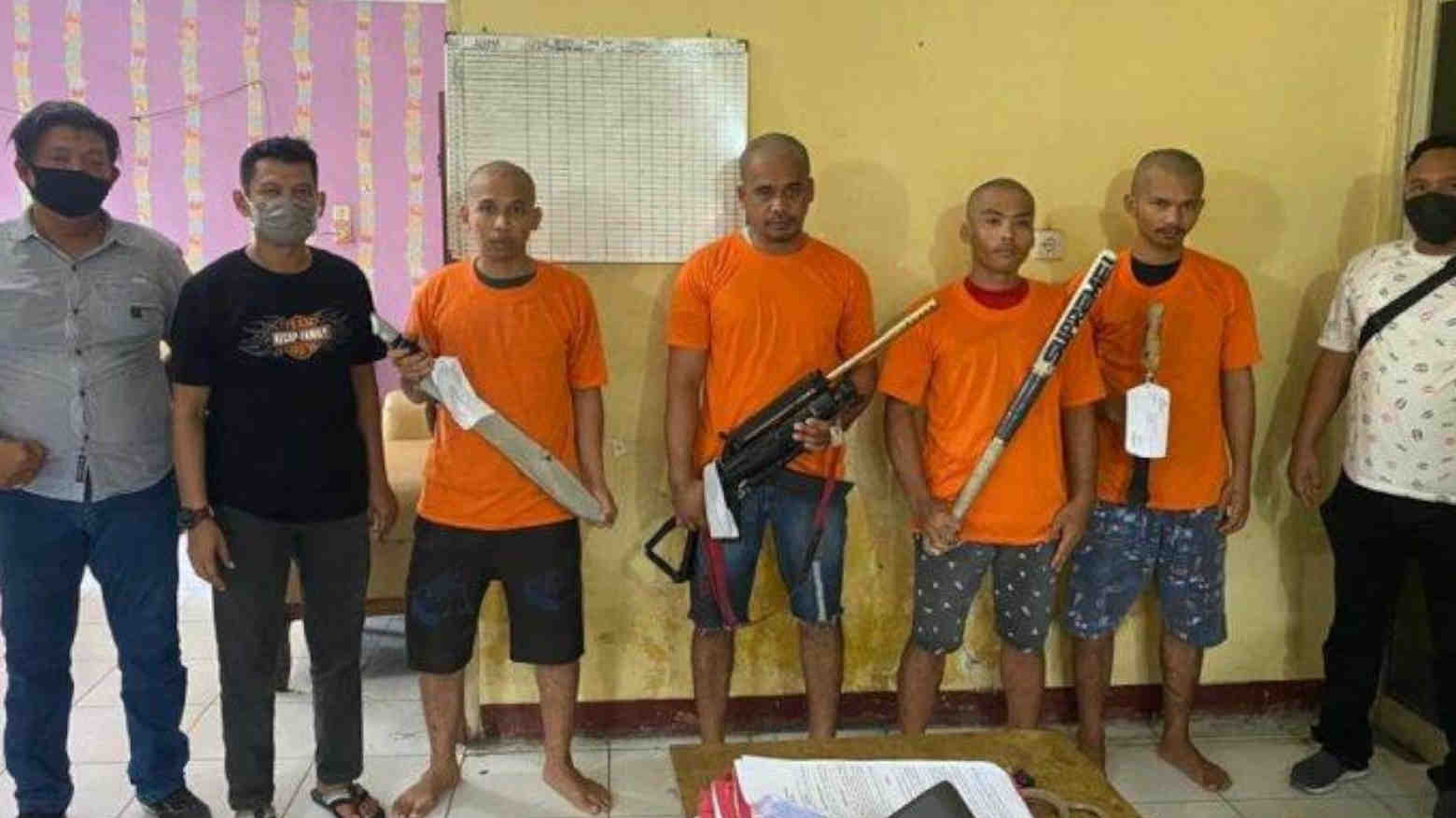 Empat pelaku saat ditahan di Polsek Pancur Batu. Foto: Ist