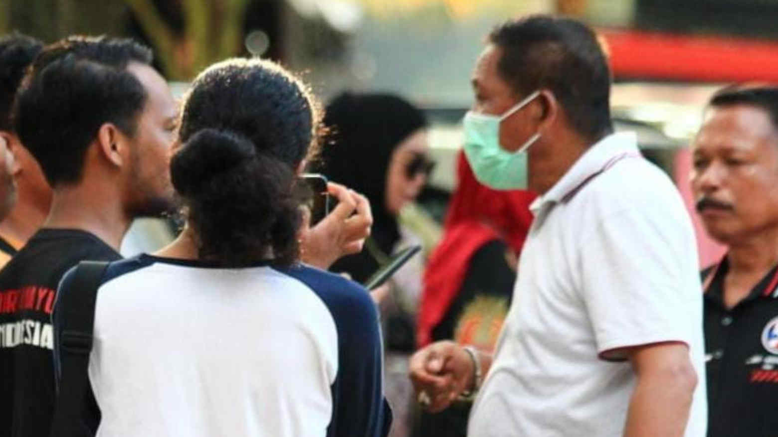 Anggota DPR RI, Hugua saat diwawancari sejumlah wartawan. Foto: Ist.