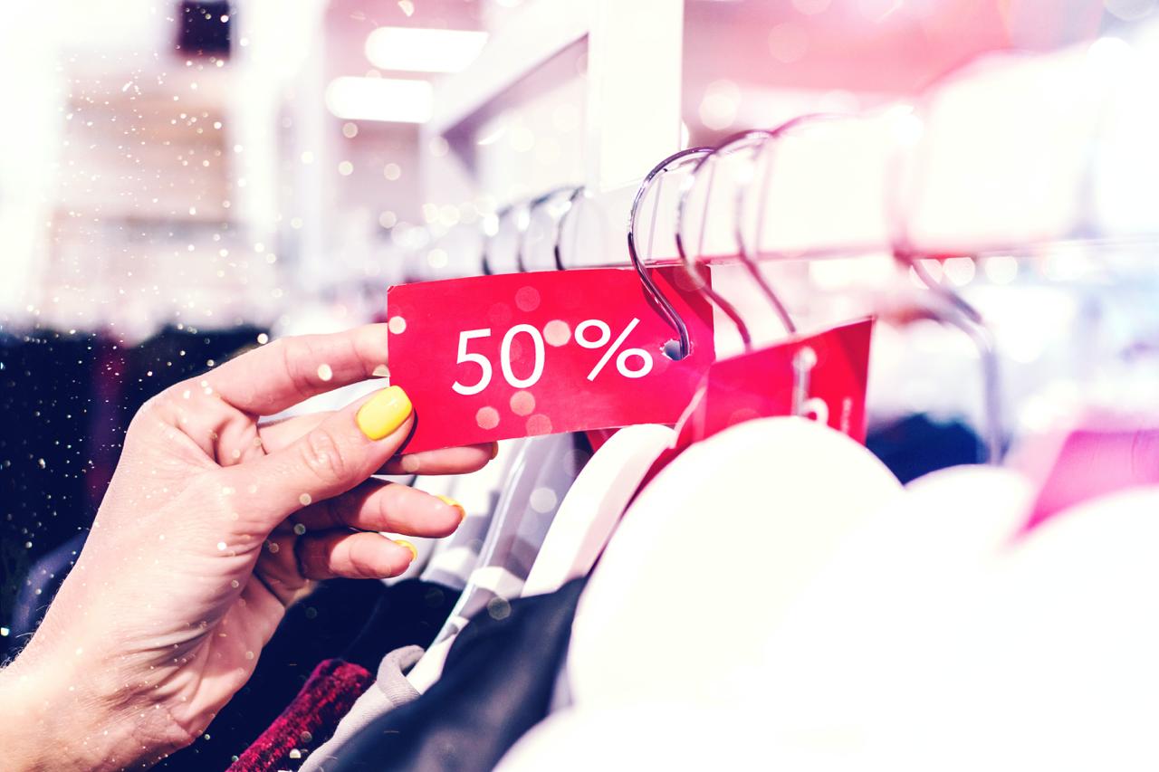 Aplikasi belanja online Shopee kini menghadirkan promo baru yang bisa bikin belanja kamu jadi jauh lebih irit dan hemat, yaitu Shopee Murah Lebay!
