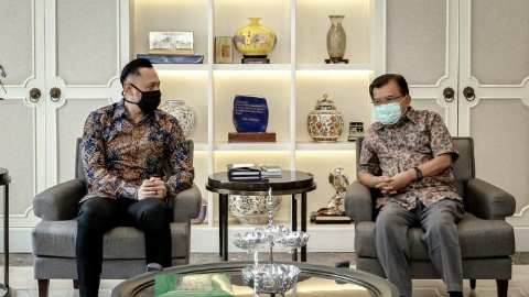 AHY (kiri) bersama Jusuf Kalla. Foto: Ist.