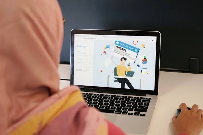 Ilustrasi pendaftaran Kartu Pra Kerja. Foto: Repro okezone.com