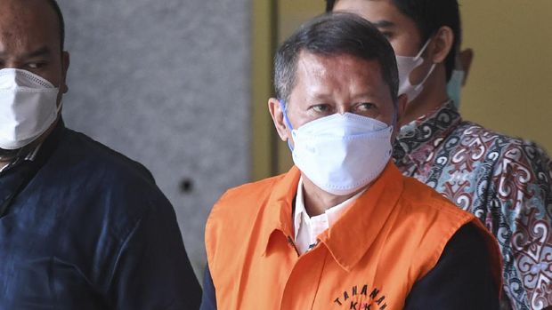 Mantan Direktur Utama PT Pelindo II (Persero) Richard Joost Lino mengenakan rompi tahanan KPK. Foto: Repro Antara