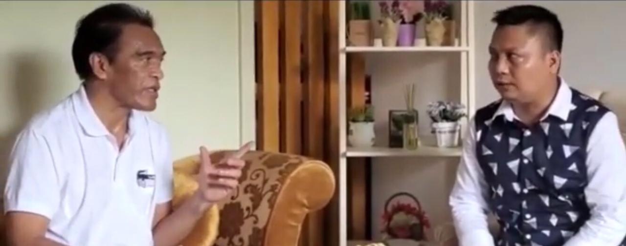Suasana perbincangan antara La Ode Ida dan Ketua FAMHI Sultra, Andi Mike di kanal YouTube Pojok Suara La Ode Ida. Foto: Screenshoot