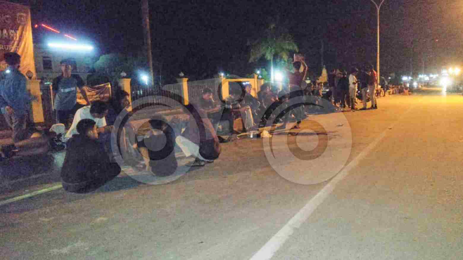 Situasi Kongres PMII di depan BLK Kendari usai ricuh. Foto: Thamrin Dhalby/Telisik