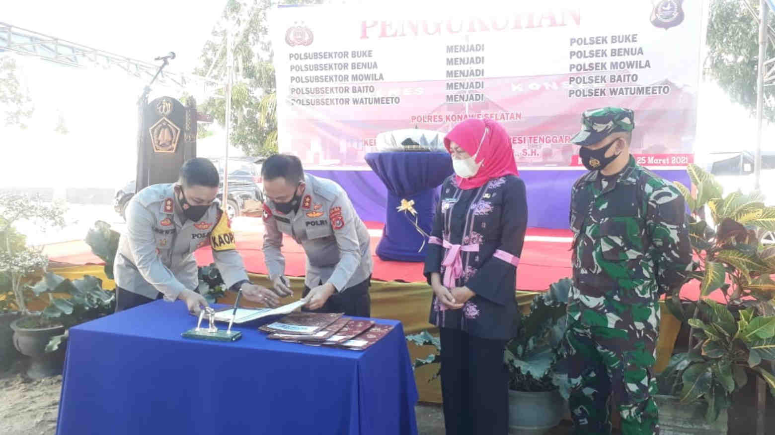 Peresmian lima Polsek baru di Kabupaten Konawe Selatan. Foto: Ist.