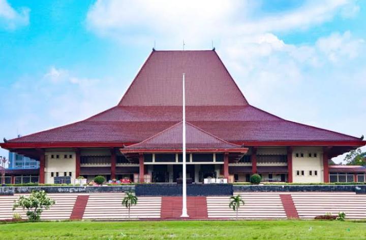 UGM adalah salah satu perguruan tinggi yang paling digemari calon mahasiswa. Foto: Repro Kompas.com