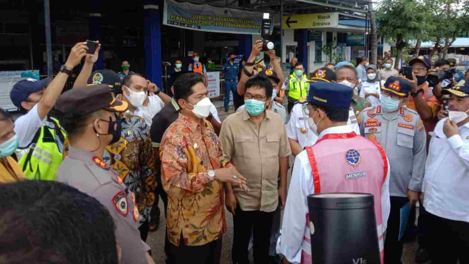 Bupati Buton bersama Menteri Perhubungan RI bahas akses pengembangan evakuasi aspal Buton. Foto: Ist.