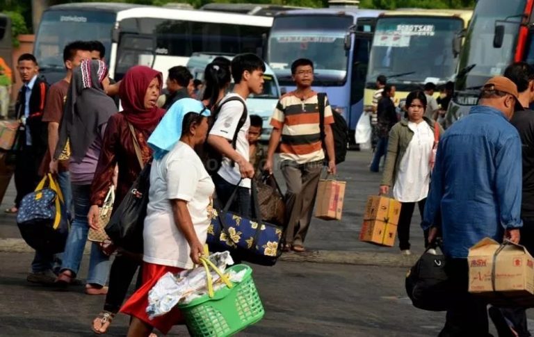 Setelah sempat membolehkan mudik, pemerintah kembali mengubah keputusannya dan melarang mudik. Foto: Repro Independensi