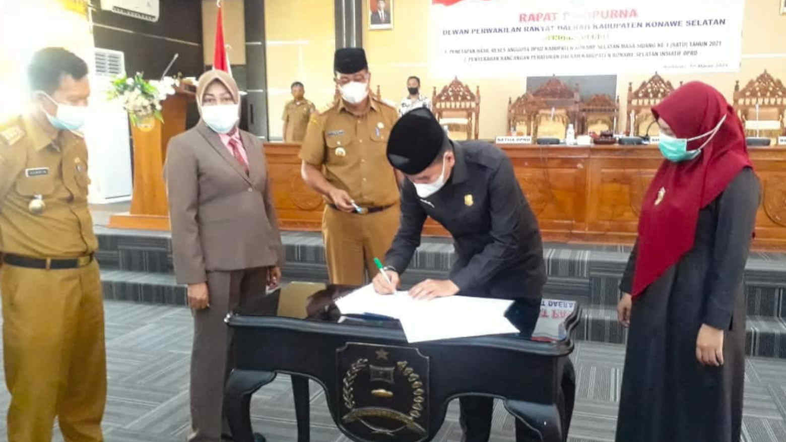 Penetapan hasil reses dan penyerahan Rancangan Peraturan Daerah (Raperda) inisiatif dewan. Foto: Ist.