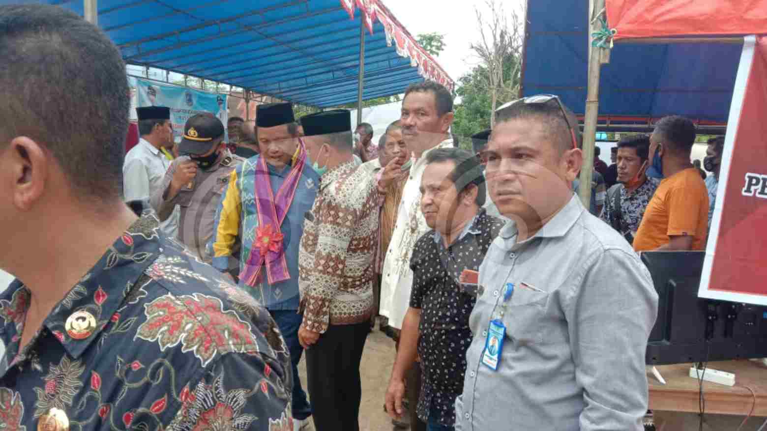 Dirut PDAM, Muh. Nurhayat Fariki bersama Bupati Muna, LM Rusman Emba. Foto: Sunaryo/Telisik