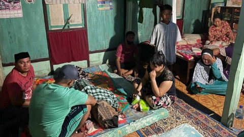 Sennawi, Seorang pria paru baya yang di keroyok massa hingga tewas saat di semayamkan di rumahnya. Foto: Ist.