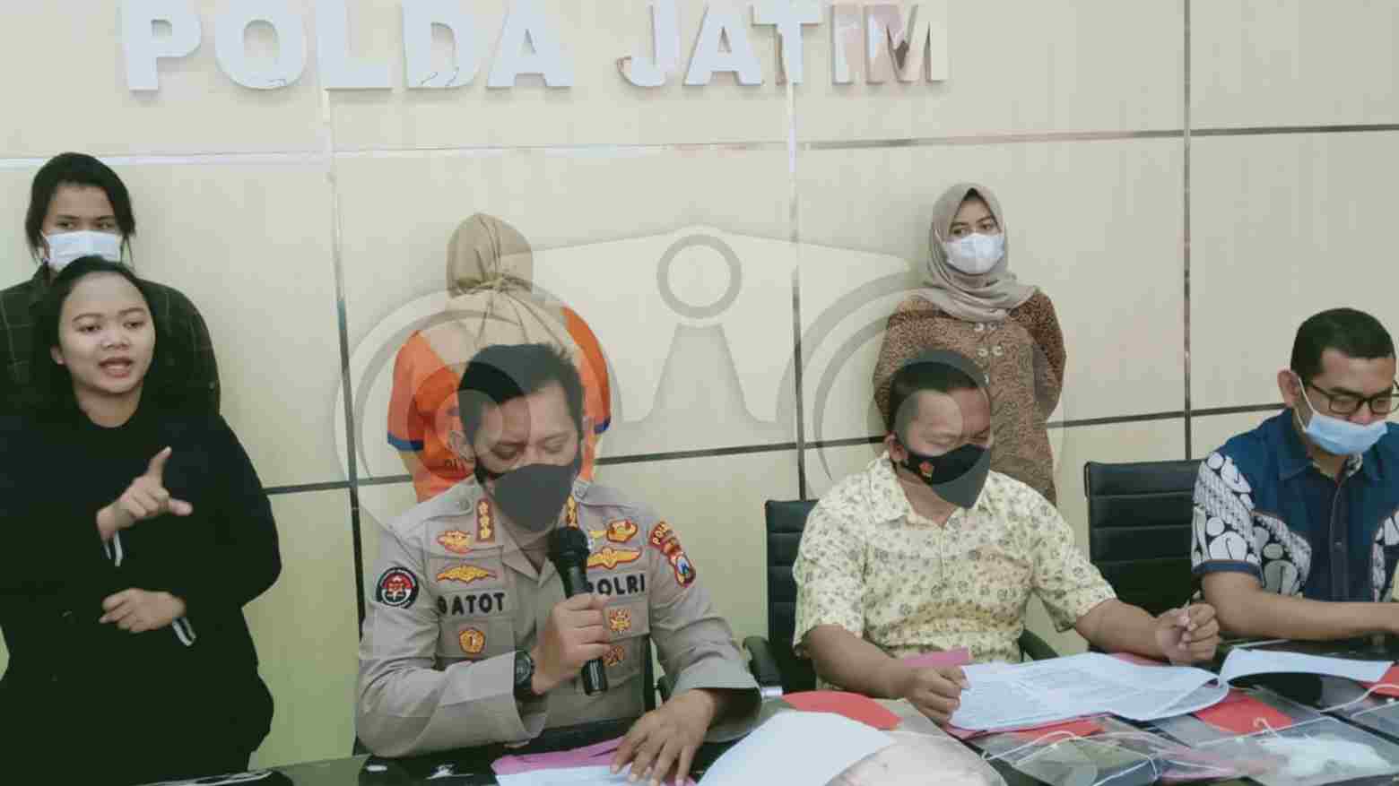 Pengungkapan pengelola rumah karaoke yang penyedia layanan esek-esek di b'Blitar. Foto: Yudhie/Telisik