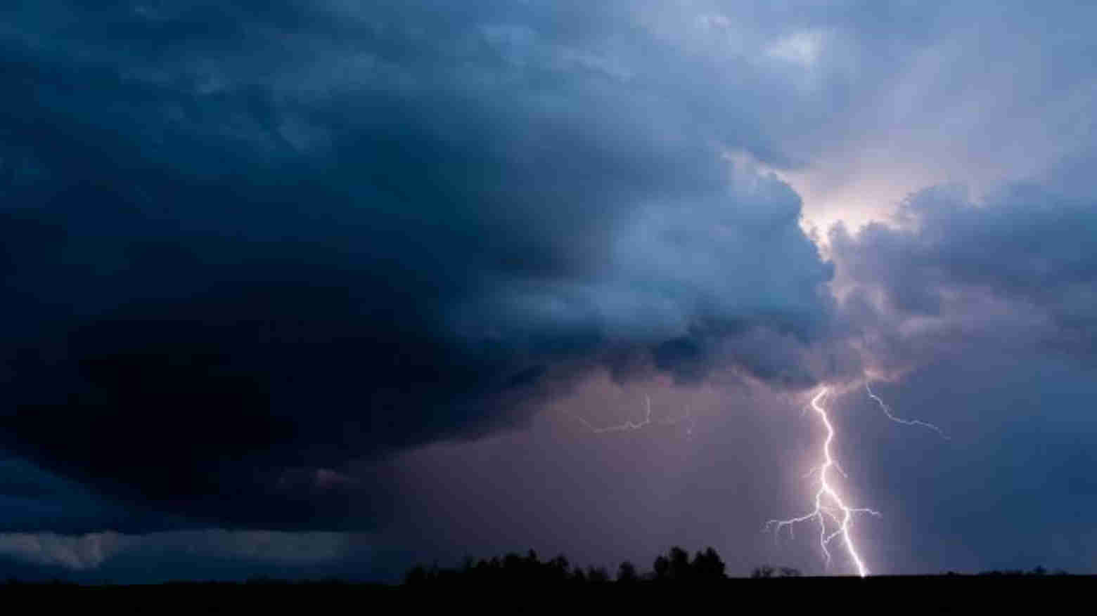Ilustrasi thunderstorm. Foto: Repro Google.com