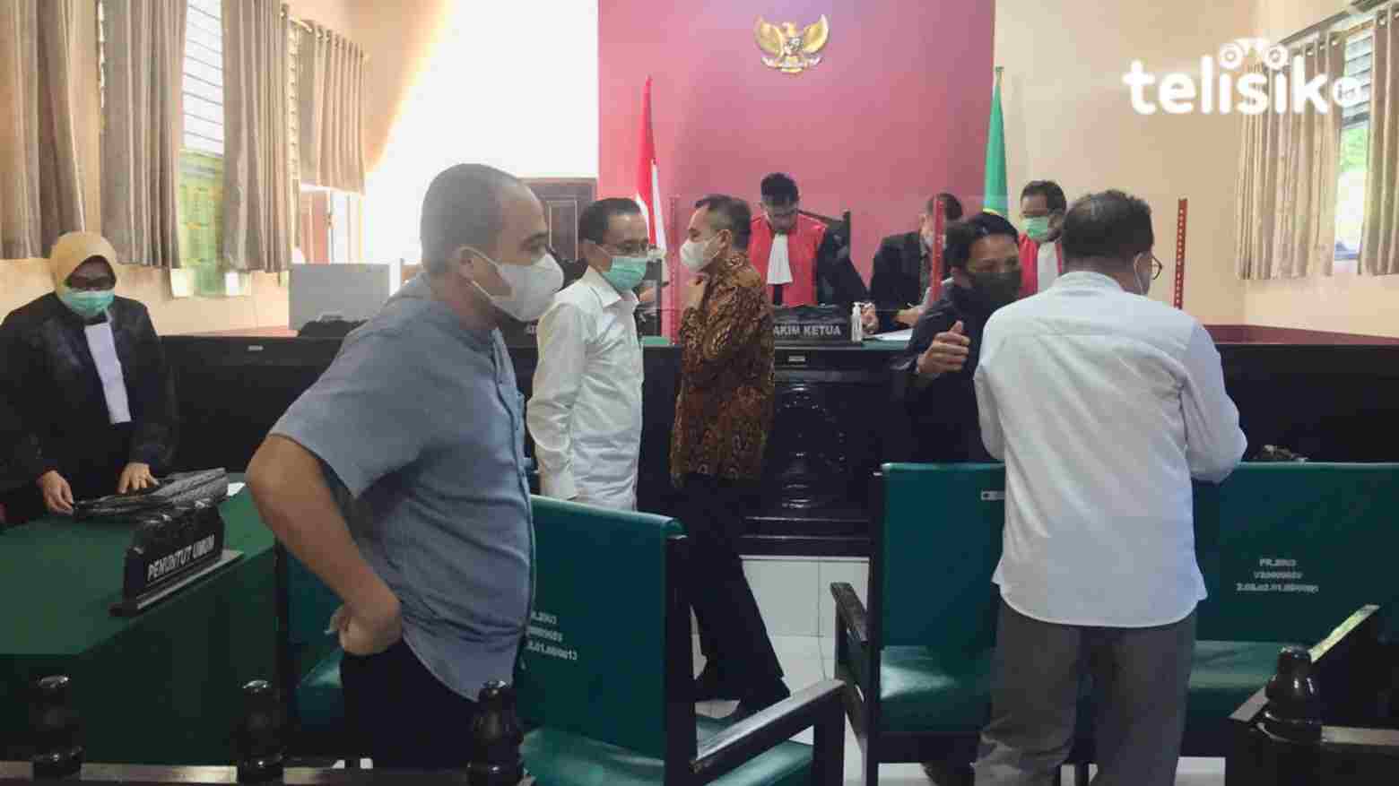 Suasana usai persidangan di PN Kendari. Foto: Siswanto Azis/Telisik