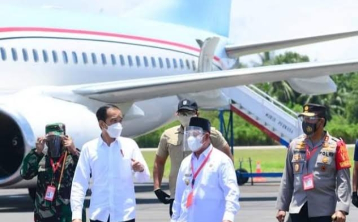Presiden Jokowi tiba di Bandara Fran Seda Maumere, Kabupaten Sikka, NTT. Foto: Ist.