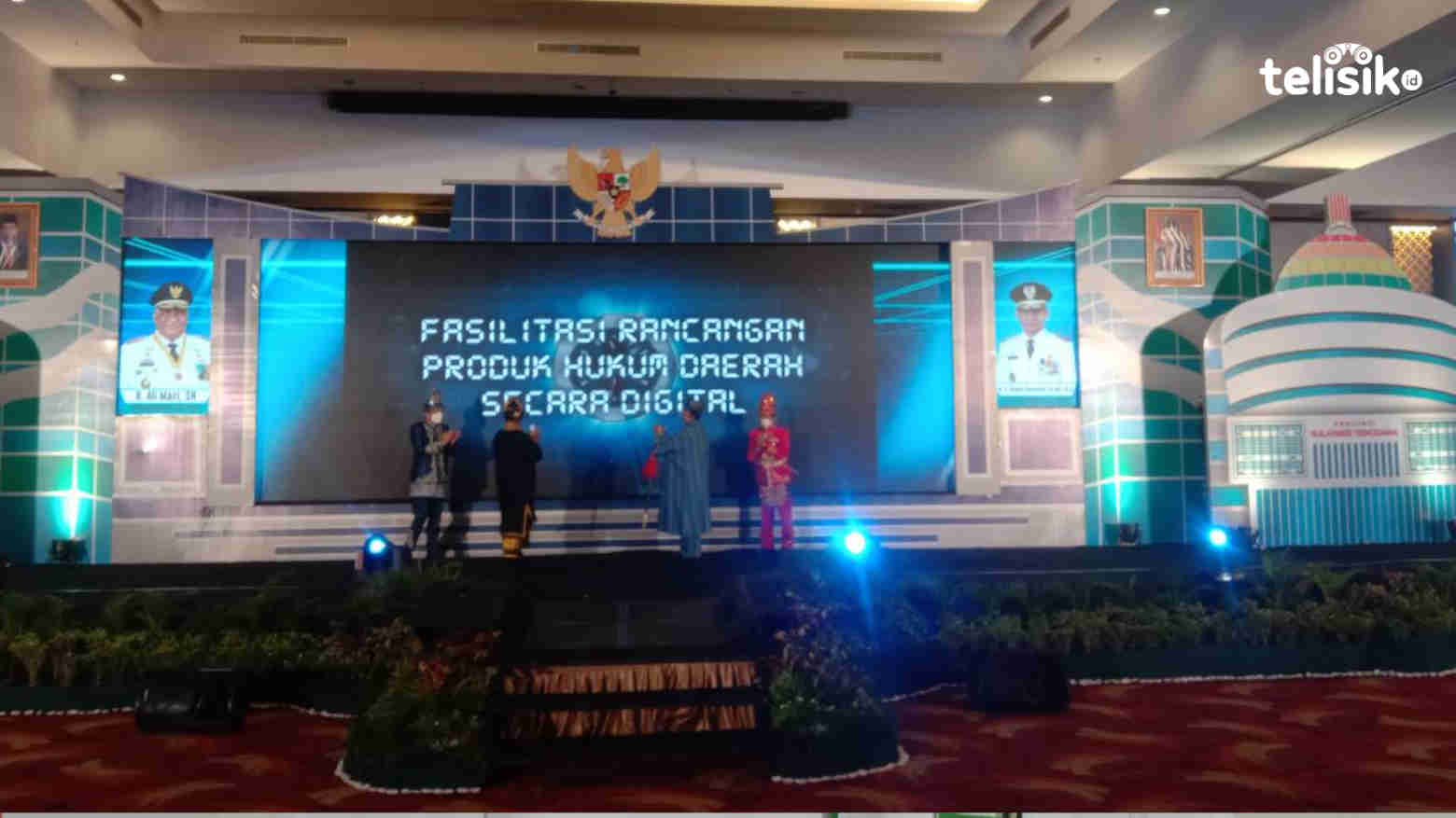 Launching aplikasi E-Perda Kabupaten/Kota se-Sultra. Foto: Eni/Telelsik.