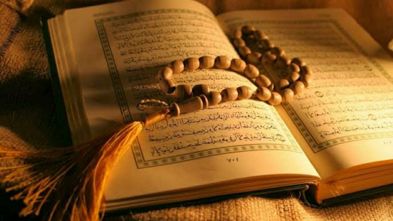Ilustrasi Al-Quran dan tasbih. Foto: Repro google.com