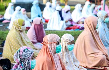 Kementerian Agama (Kemenag) menetapkan salat Idul Fitri 1 Syawal 1442 Hijriah H dapat dilaksanakan di masjid atau lapangan terbuka dengan protokol kesehatan ketat. Foto: Repro Kompas.com