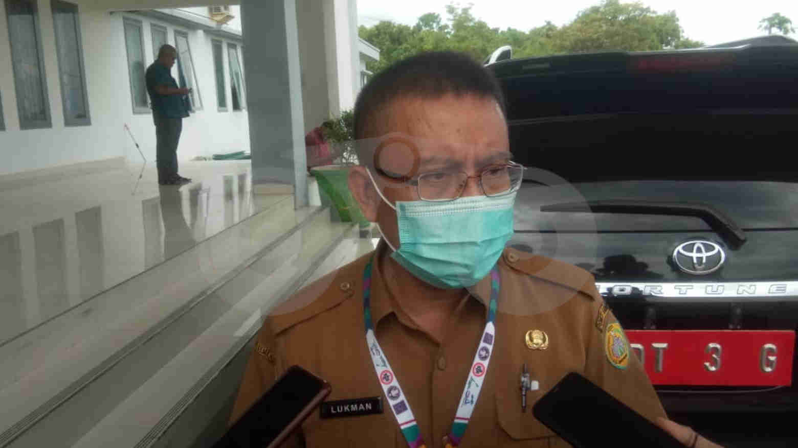 Dirut RSUD Kota Baubau dr Lukman saat diwawancara. Foto: Ridwan/Telisik