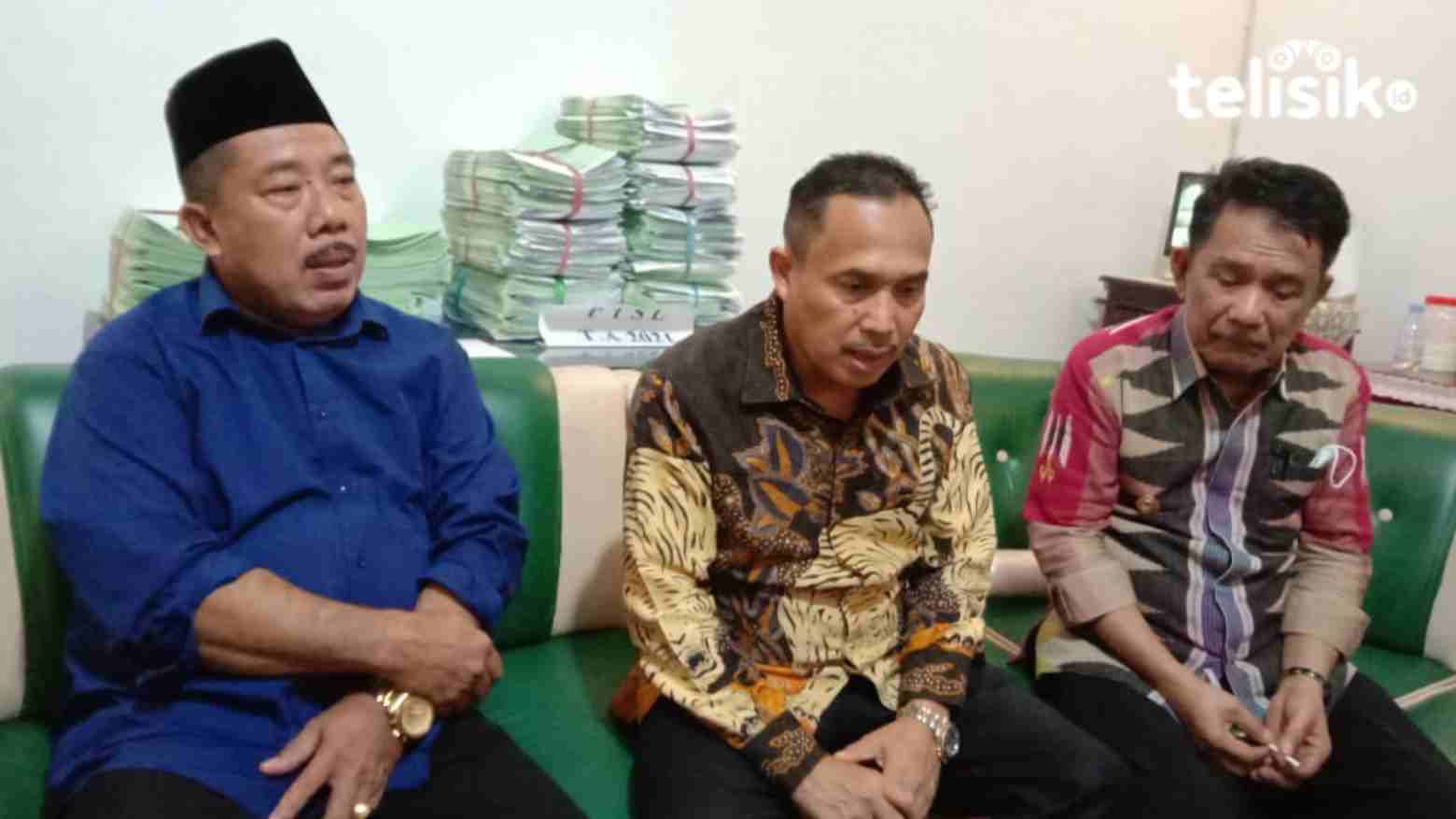 Kakanwil BPN Sultra, Iljas Tedjo Prijono (tengah) bersama Kepala Kantor BPN Muna, Rajamudin dan Wabup Muna, Abdul Malik Ditu. Foto: Sunaryo/Telisik