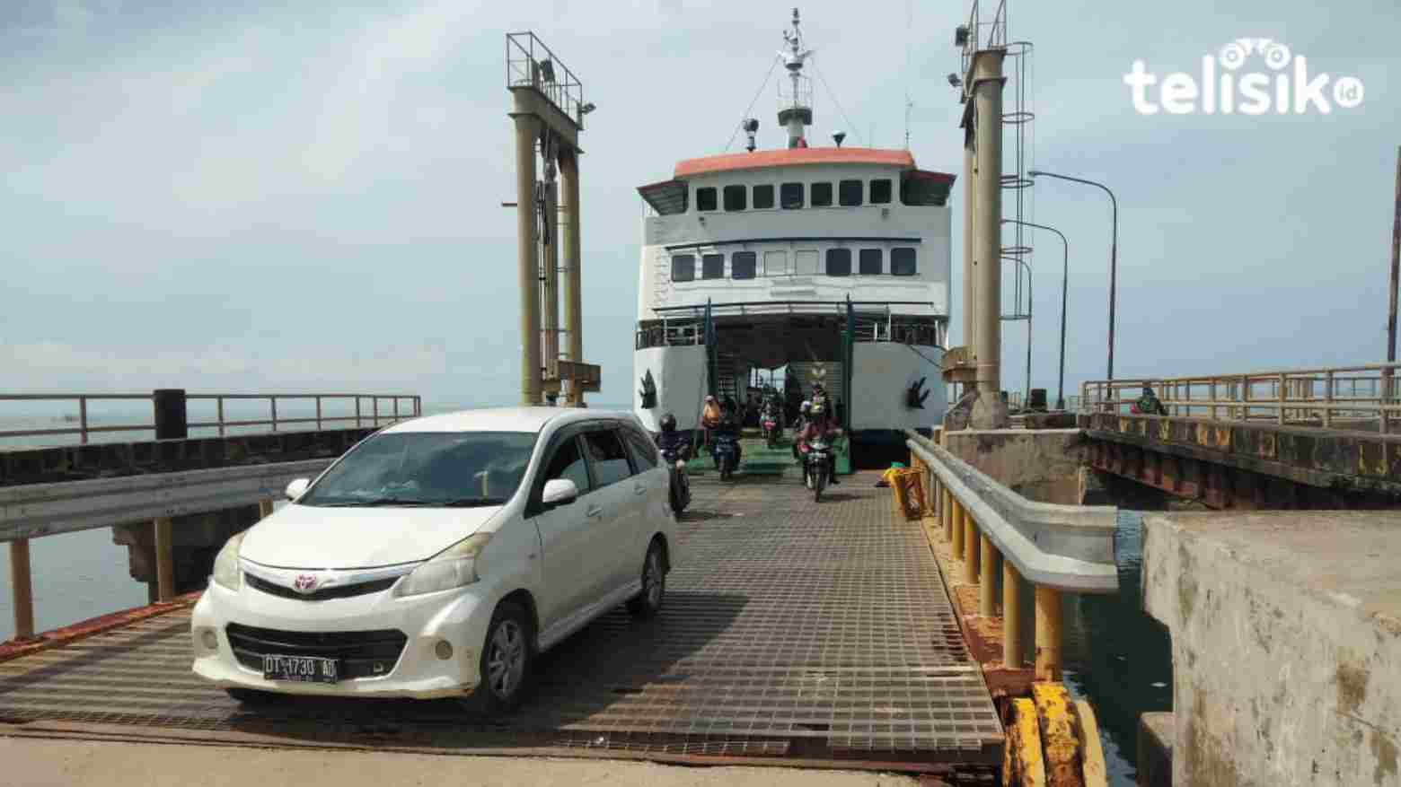 Kondisi penumpang di pelabuhan Amolengo-Labuan masih sepi. Foto: Musdar/Telisik