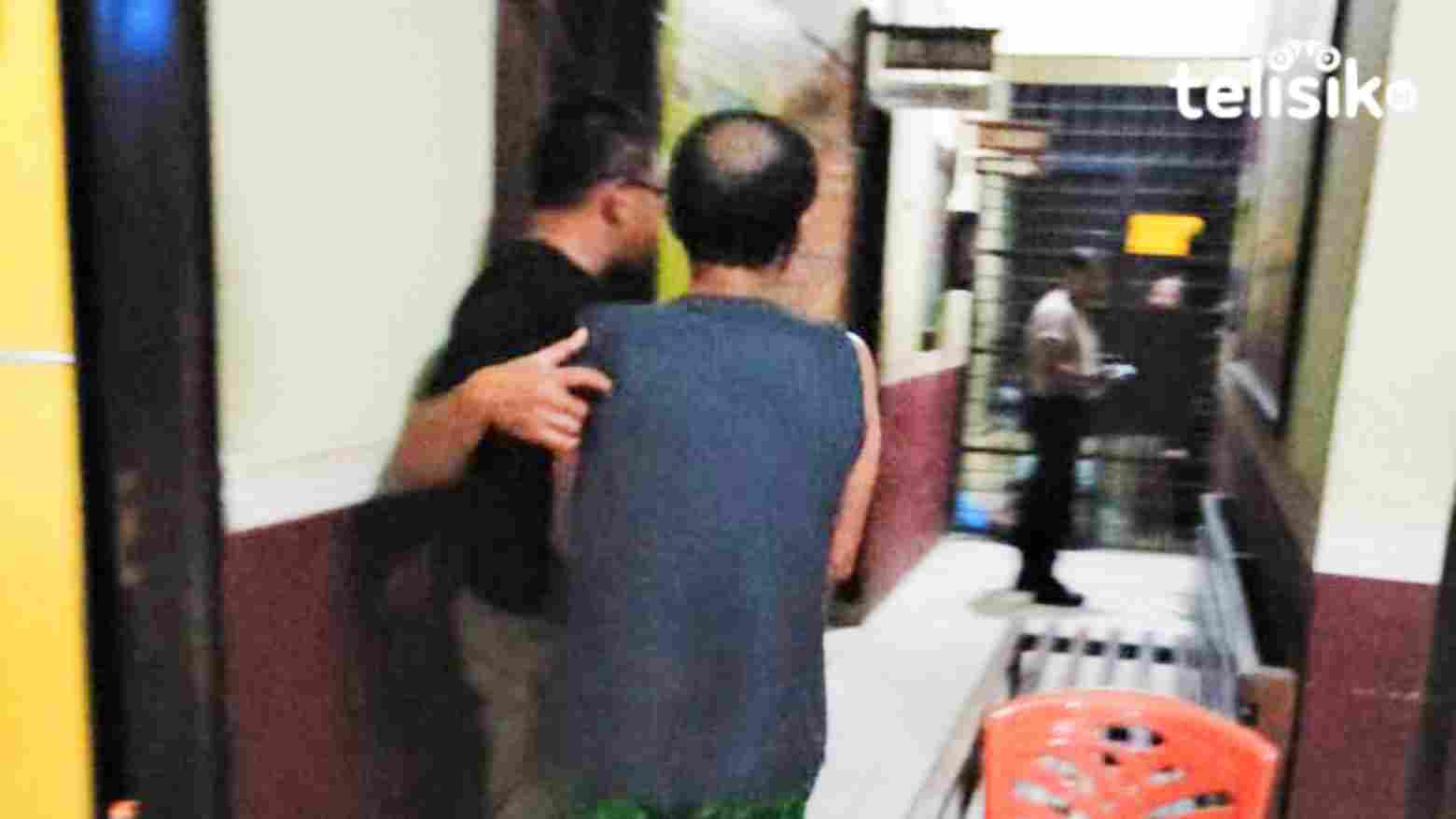 Tersangka diamankan polisi. Foto: Thamrin Dalby/Telisik