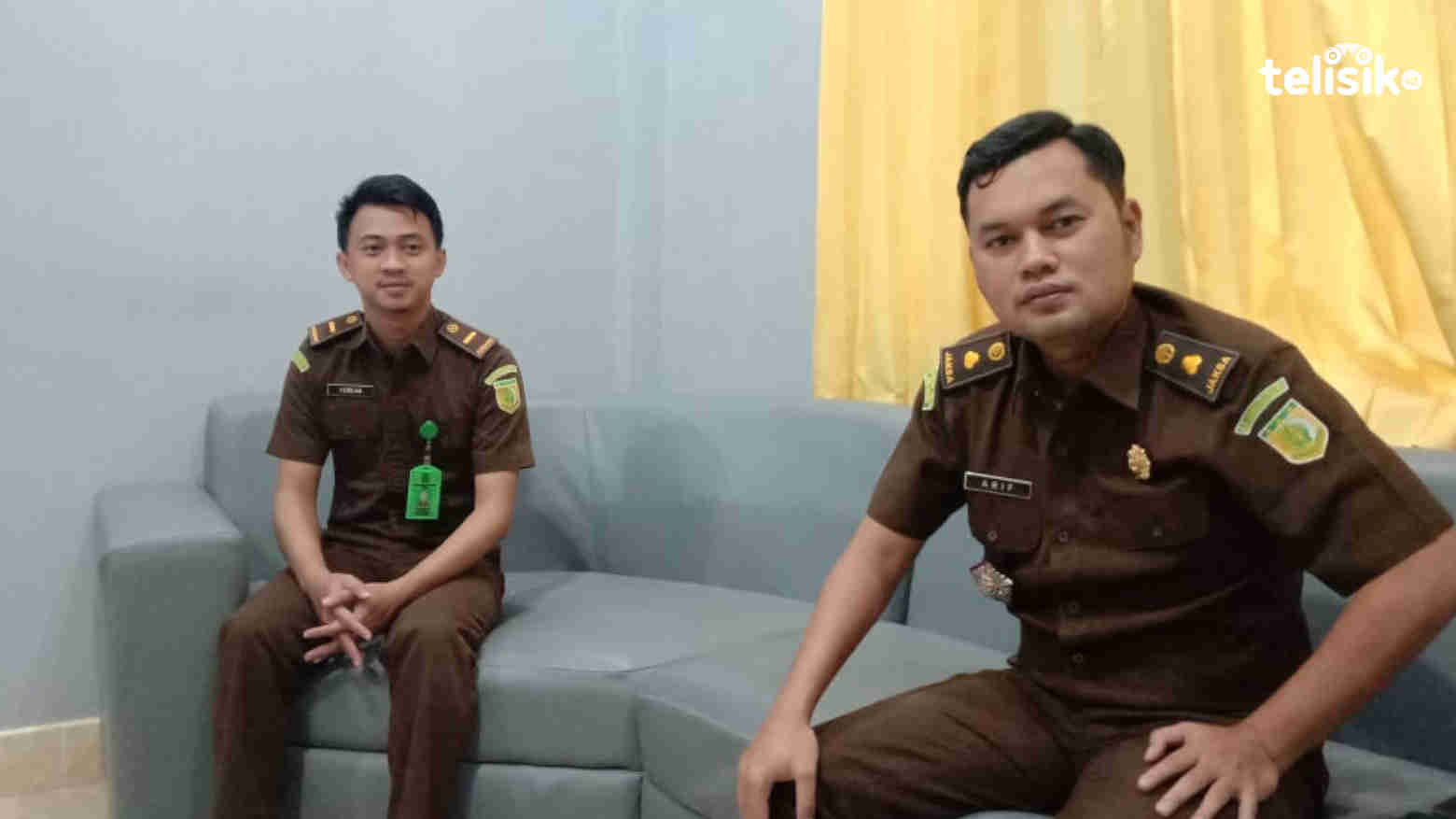 Kasi Intel Kejari Muna, Arif Andiono bersama penyidik. Foto: Sunaryo/Telisik
