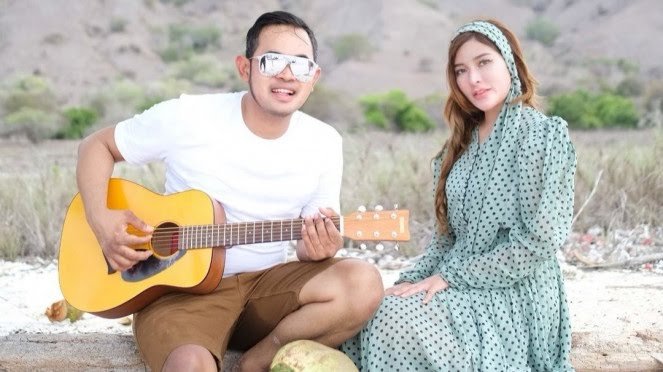 Gilang Widya Pramana dan Sandy Purnamasari. Foto: Repro Intipseleb.com