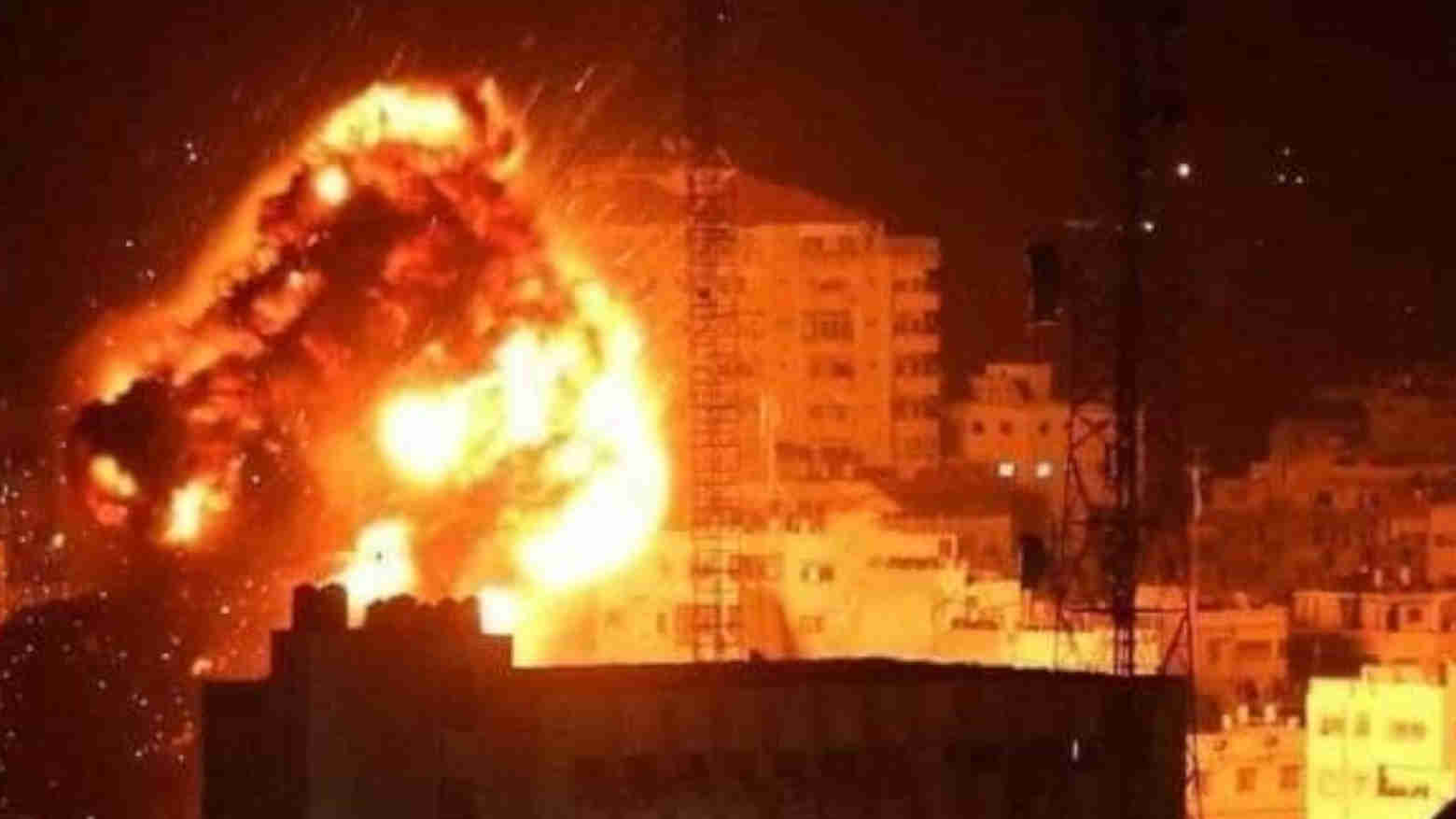 Ledakkan bom Israel di Gaza. Foto: Repro Twitter