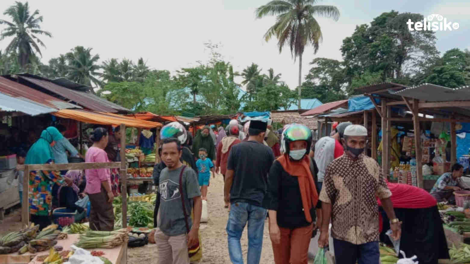 Pengunjung Pasar Sore Eelahaji. Foto: Aris/Telisik