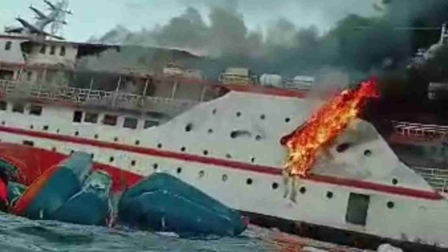 Screenshot video terbakarnya KM Karya Indah. Foto: Ist.